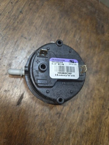 Honeywell IS20224-5236 Furnace Air Pressure Switch HK06WC061 0.18"wc Control