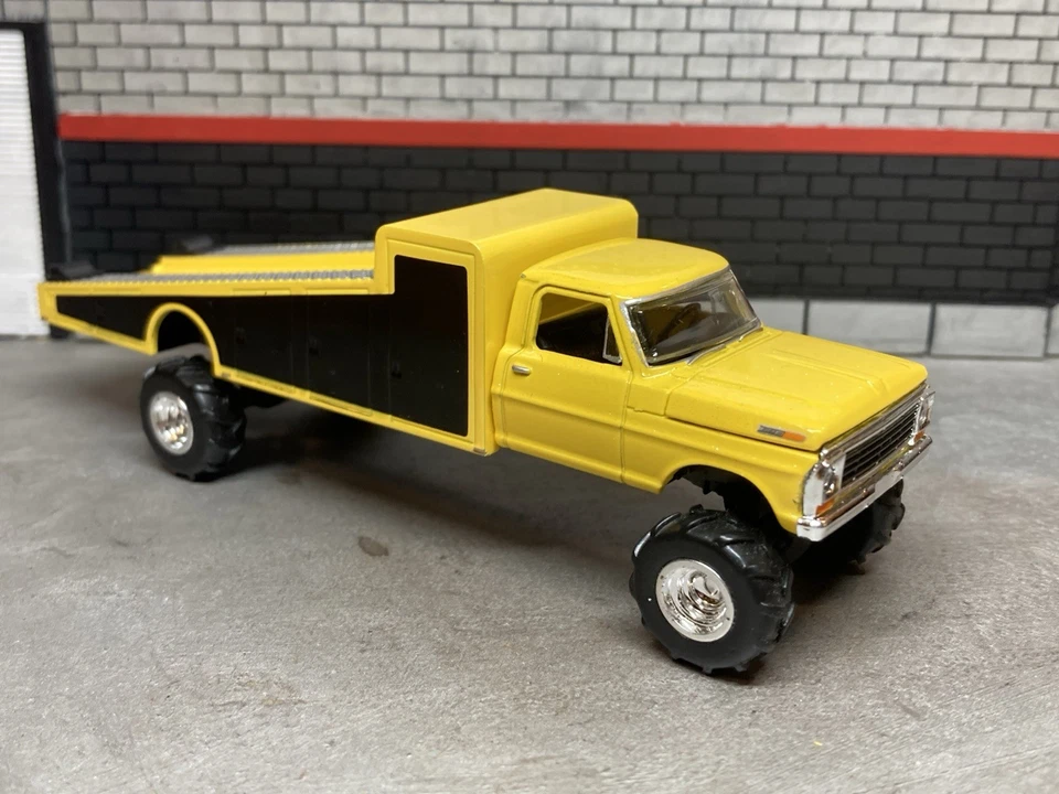1969 Ford Car Hauler Tow Truck Lifted 4x4 Ramp Truck 1/64 Diecast Custom M2 - Image 3 of 4