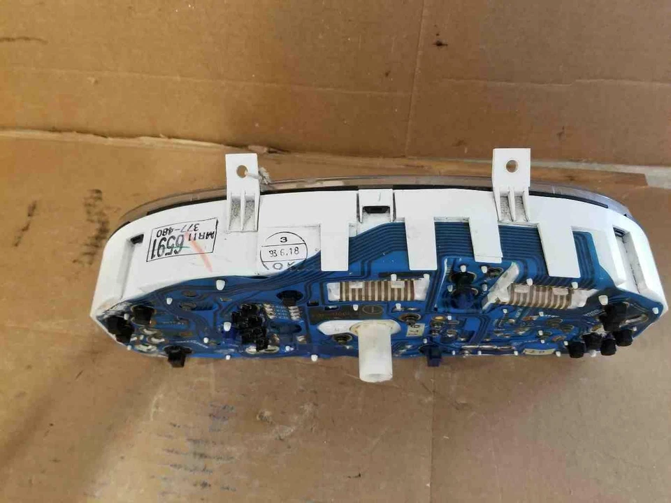 Colt Mirage Summit 1994 velocímetro panel de instrumentos tablero calibre grupo 141 k Foto 3 de 4