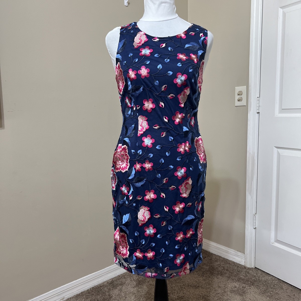 Aidan Mattox Embroidered Womens Dress Size 4 RN# 59782 Aidan Mattox Embroidered Womens Dress Size 4 RN# 59782