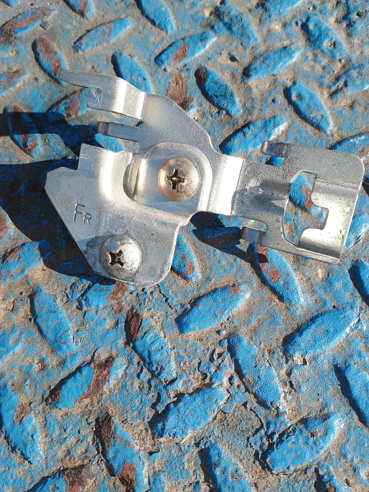 89-94 Geo Metro 2 puertas Convertible Pasajero Manija Manija Soporte de Montaje Fabricante Original Usado Foto 2 de 4