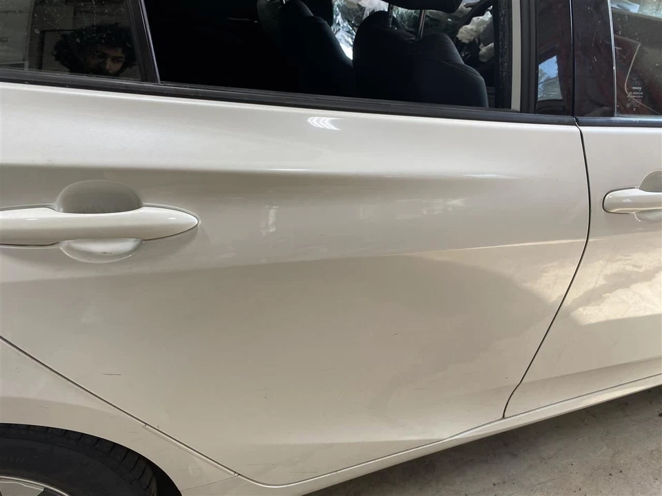 REAR DOOR Toyota Prius Prius V 16 17 18 19 20 21 22 Right White 1419709 - Изображение 3 из 4