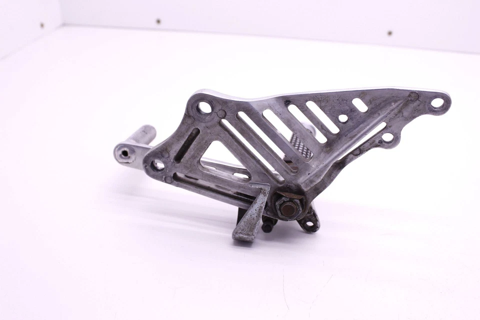 91 SUZUKI GSXR750 RECAMBIO PALANCA REPOSAPIÉS DERECHA 43511-17D01 R10.BX2 Foto 4 de 4