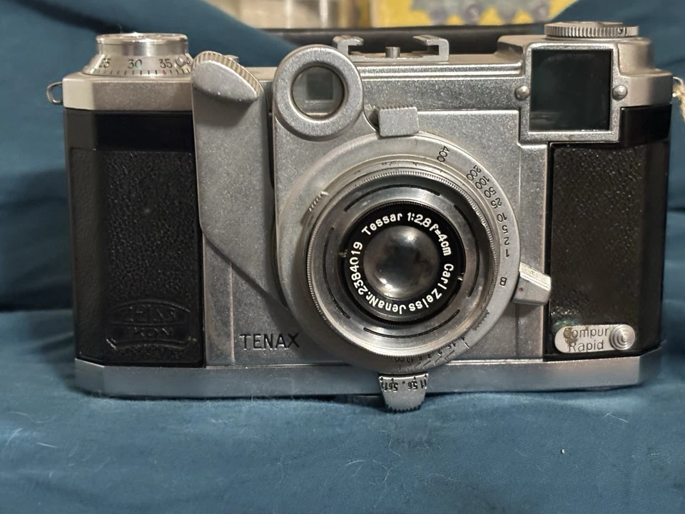 Zeiss Ikon TENAX II Rangefinder Camera. Ser #J89119. Makes 24mm Square Images. - image 3 of 4