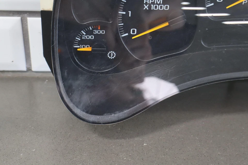 06-07 Grupo velocímetro GMC 2500HD 246 k diésel 6,6 L Duramax 15101851 Foto 4 de 4