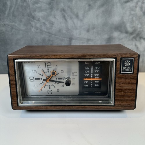Vintage 1980's General Electric AM/FM Clock Radio Model 7-4550D ...