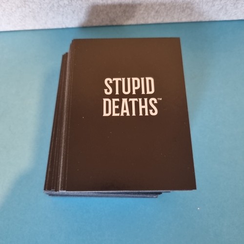 University Games Stupid Deaths The Party Game, Divertente Gioco di Carte e Gioco da Tavolo - Foto 7 di 9