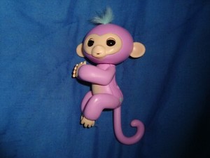 Wowwee Fingerlings Pinkish Purple Monkey With Blue Hair 5 Tall Ebay