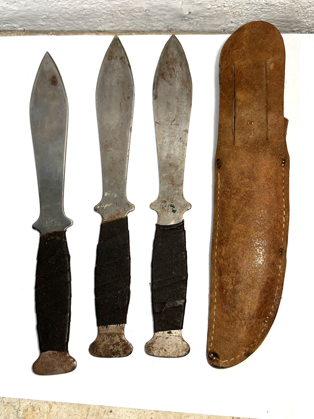 (3) VINTAGE THROWING KNIFE LOT 1960s VIETNAM WAR ERA W/ SHEATH ANTIQUE