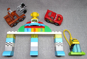 Lego Duplo Disney Pixar Cars Classic Lightning McQueen Tow Mater Raceway