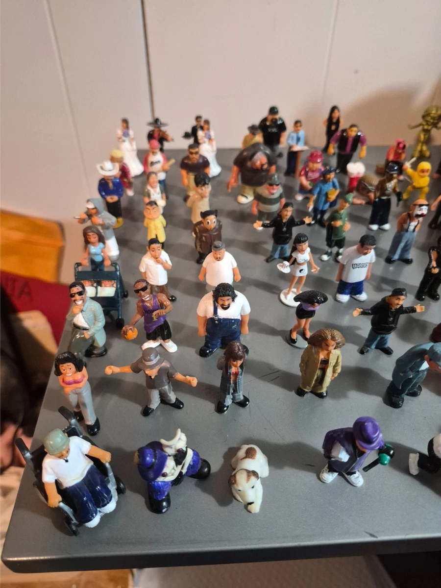 25+ 2000 Year Manufactured Designer & Urban Vinyl Action Figures