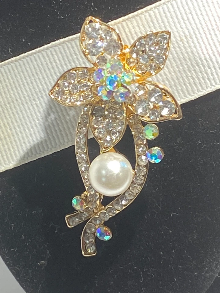 BETSEY JOHNSON BROCHE COLGANTE ORO AB CRISTAL FLOR Y TALLO PERLA ACENTO Foto 2 de 4
