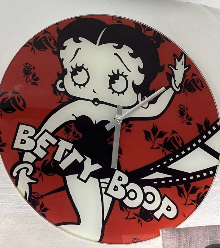 RARE VINTAGE 2000S BETTY BOOP GLASS WALL CLOCK
