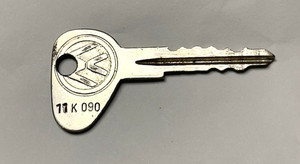 Vintage VW Volkswagen key 77 K 090