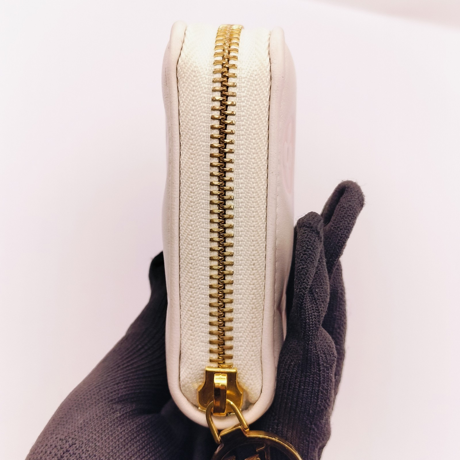 Louis Vuitton Monogram  lambskin coussin Embossed Zip rare model Wallet M82290 image 4
