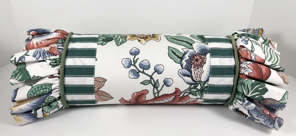 Almohada personalizada con cordón floral acolchado cuello acento 5th Ave Designs Foto 2 de 4