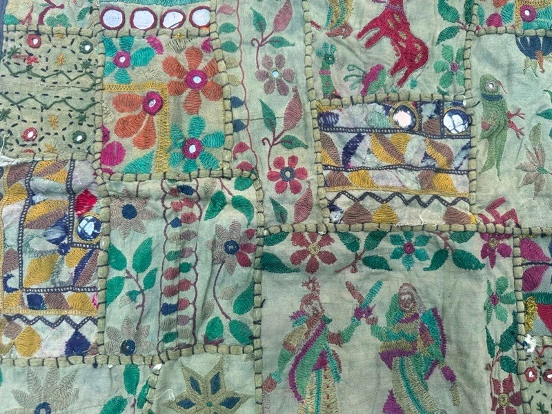 Edredón vintage de retazos Ralli ilustrado decoración hecha a mano edredón Kantha 155x86 cm Foto 3 de 4