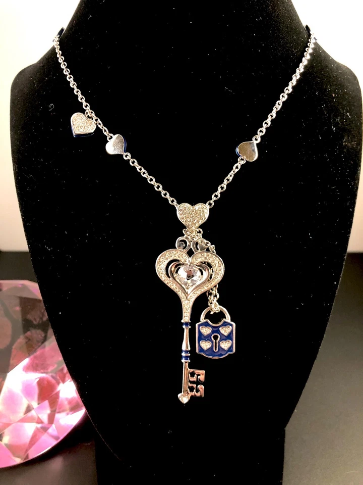 LAUREN G. ADAMS CHAPADO EN RODIO CIRCONITA AZUL ESMALTE DIVERTIDO CORAZÓN LLAVE COLLAR COLGANTE Foto 2 de 4