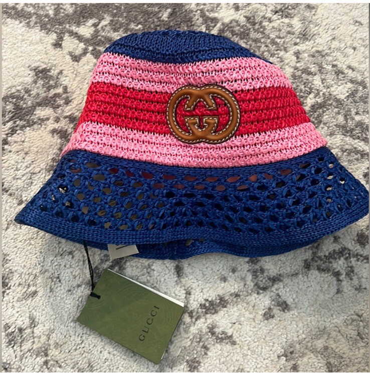 ストローハット GUCCI EMBROIDERED RAFFIA GUCCI SUMMER BUCKET HAT GG straw bucket hat in natural | GUCCI® US