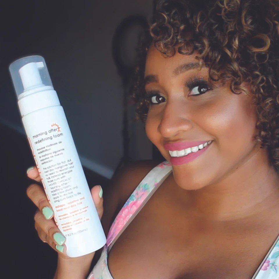 Mousse de espuma redefinidora para rizos refrescante por pollitos mixtos Foto 3 de 4