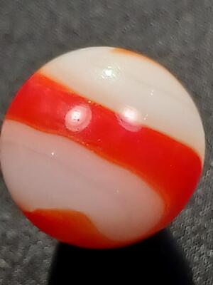 Akro Agate .63'' Tomato Red Snow-White Corkscrew Near Mint Serious Marble A244