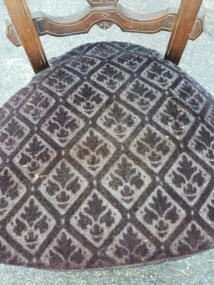 Sillas laterales antiguas estilo renacentista (2) Foto 4 de 4