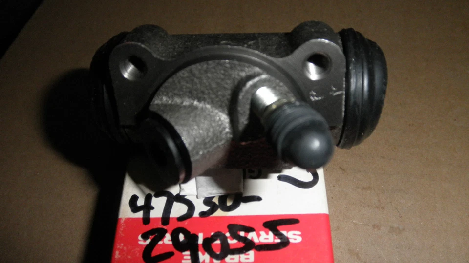 Cilindro de rueda de tambor Toyota #47530-29055 65-70 Corona, MK2 RT60,70,80,90,LH Frt.7/8" Foto 3 de 4