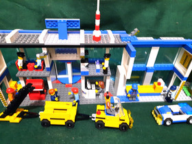 Lego Airport 3182 MegaCity Airport 2 Planes 13 Minis Ambulance CopCar 3 Building