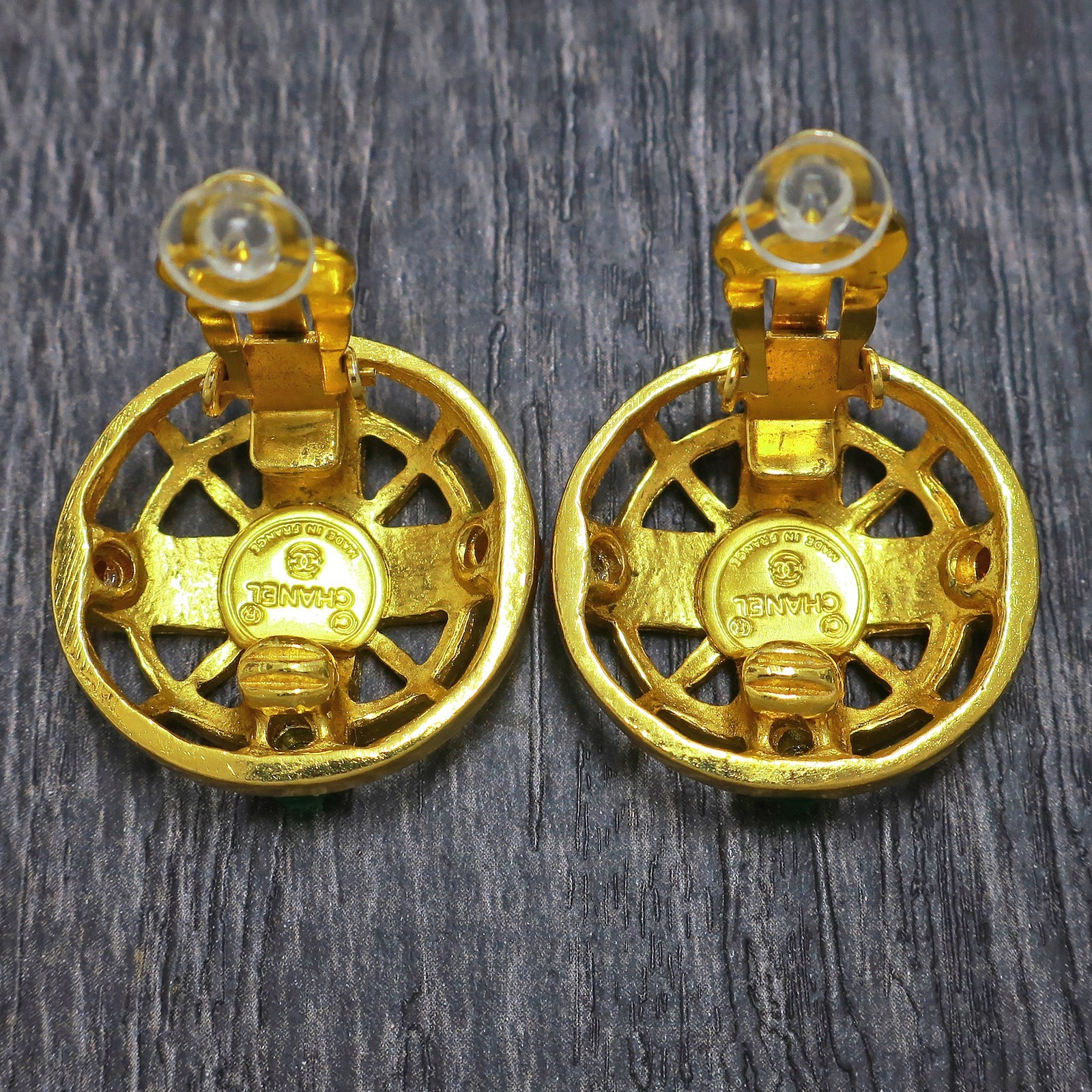 CHANEL Gold Plated CC Red Green Gripoix Stone Vintage Earrings #1223c Rise-on thumbnail 5