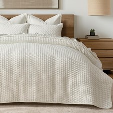 Elegant Cream White Velvet Quilt Set King Size 3-Piece for All Seasons
