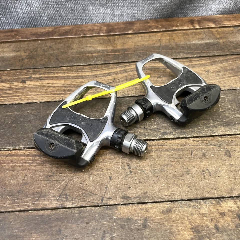 Pedales sin clip para bicicleta de carretera Shimano 9/16 par plateado negro ciclismo de carretera usados Foto 4 de 4