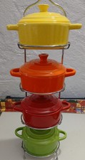 4 cocotte in porcellana con porta cocotte 10 x 10 x 7 cm.