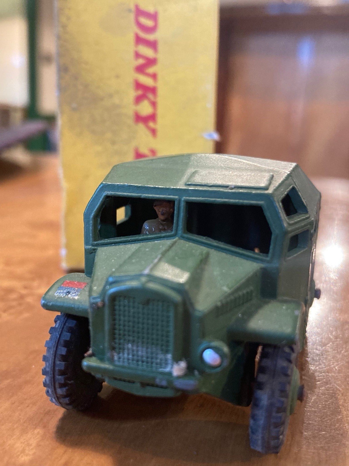 DINKY野戦炊事車と牽引トラクター823 688 Dinky 688, Field Artillery Tractor - Free Price Guide & Review