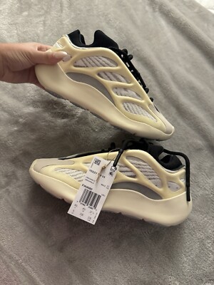 Size 5 - adidas Yeezy Boost 700 V3 Azael