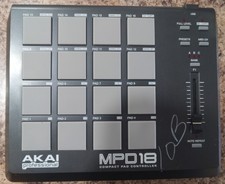 Akai Professional MPD18 Compact Pad Controlle...