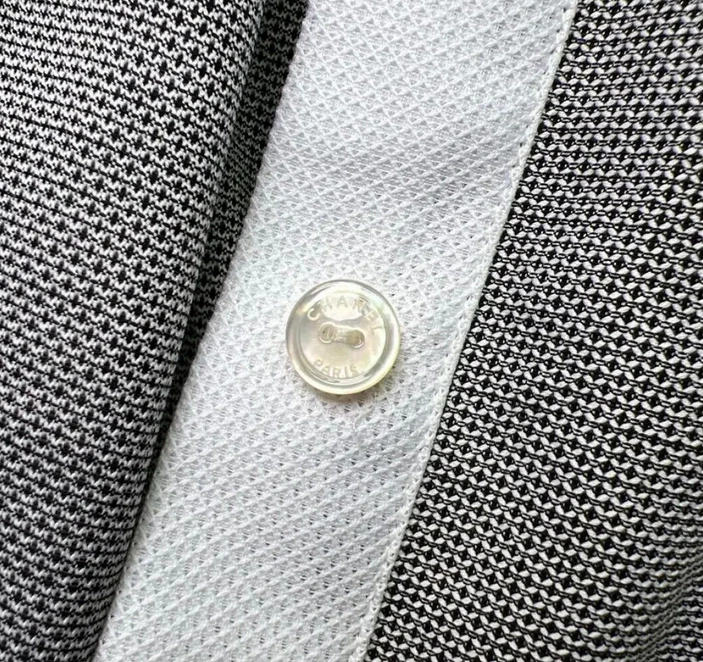 Giacca blusa CHANEL primavera 2013 RTWCollection applicazioni floreali grigio e bianco tg40