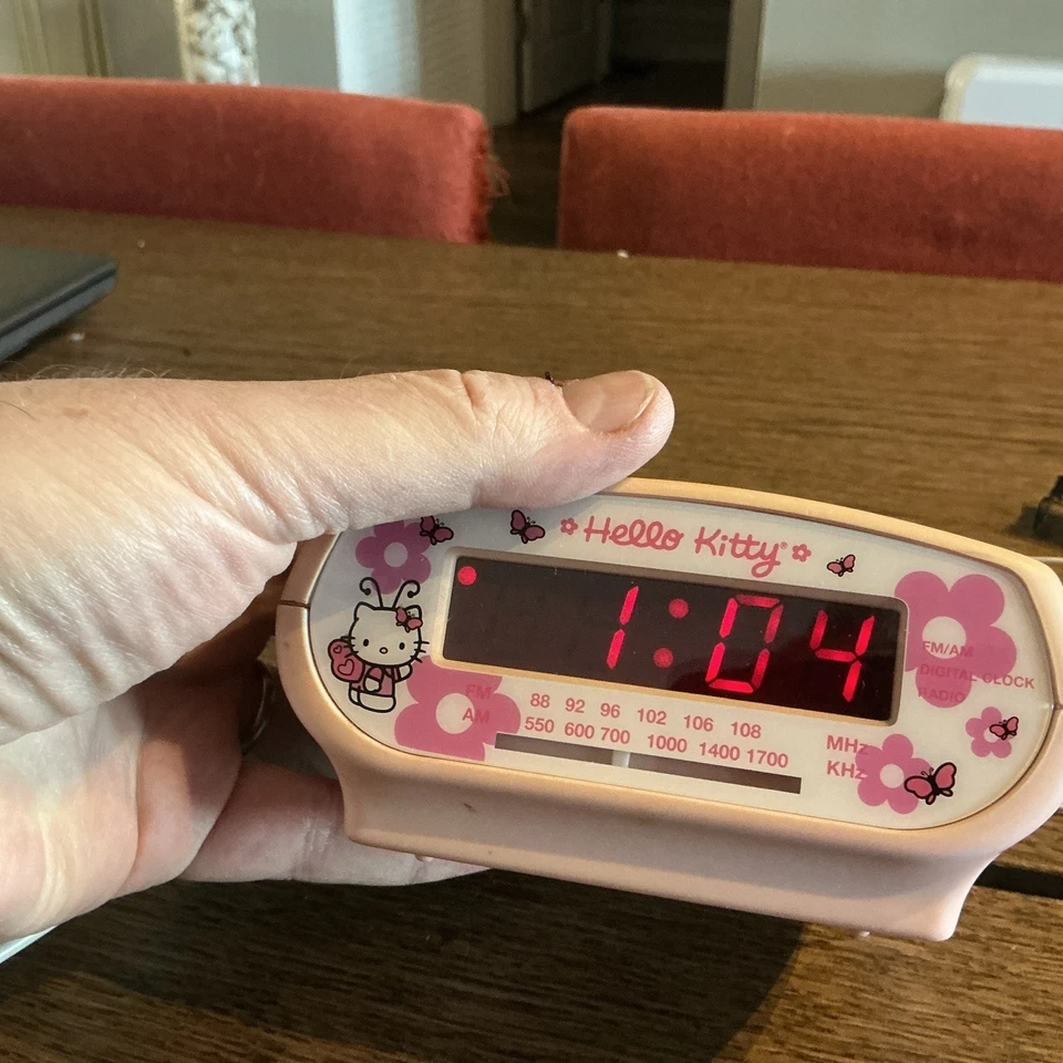 Antigo Relógio Despertador Hello Kitty Rádio AM/PM KT2051 TESTADO FUNCIONANDO - Imagem 3 de 4