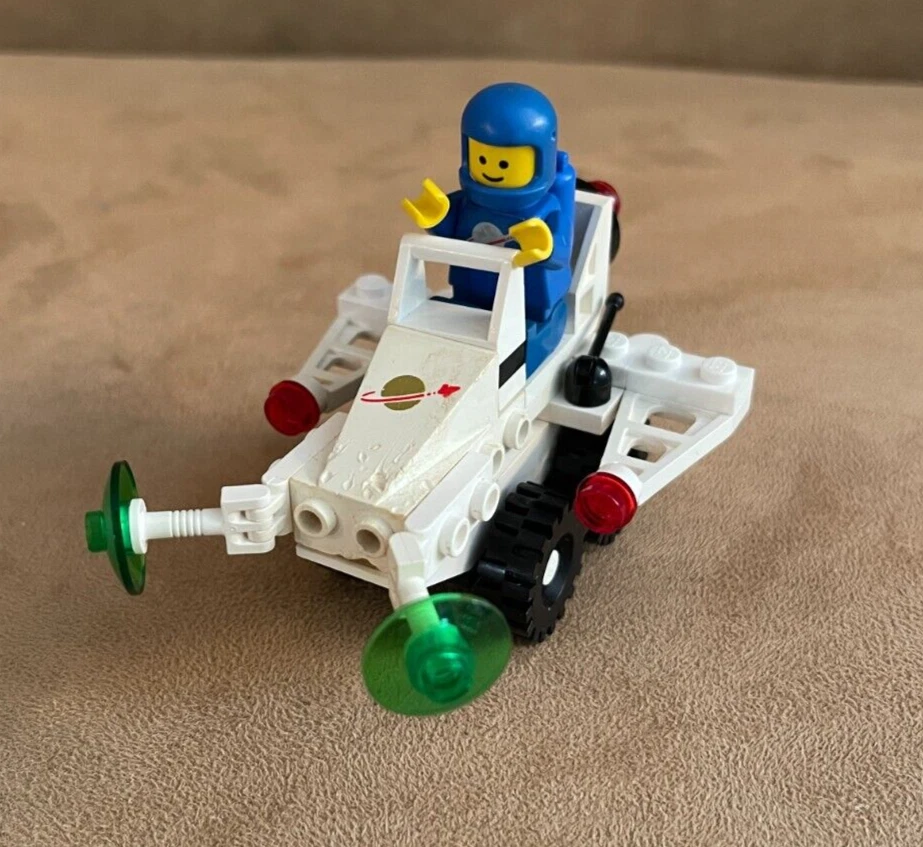 6827 LEGO Complete Legoland Original Blue Astronaut Strata Scooter Benny