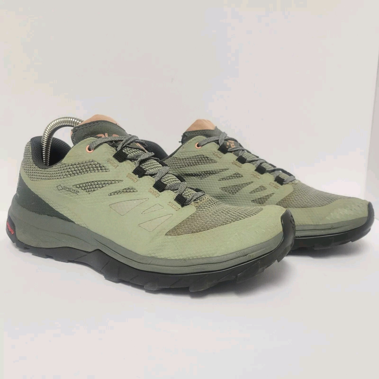 Scarpe da trekking Salomon Outline GTX Wmn 9 Gore Tex impermeabili verde militare trekking