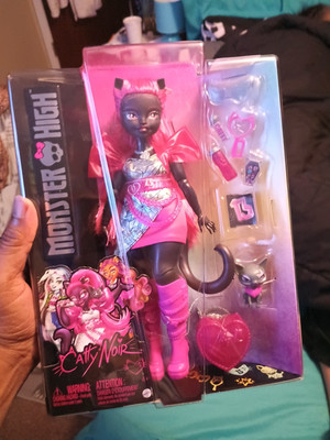 2024 Monster High G3 Catty Noir Fashion Doll w/ Pet Amulette