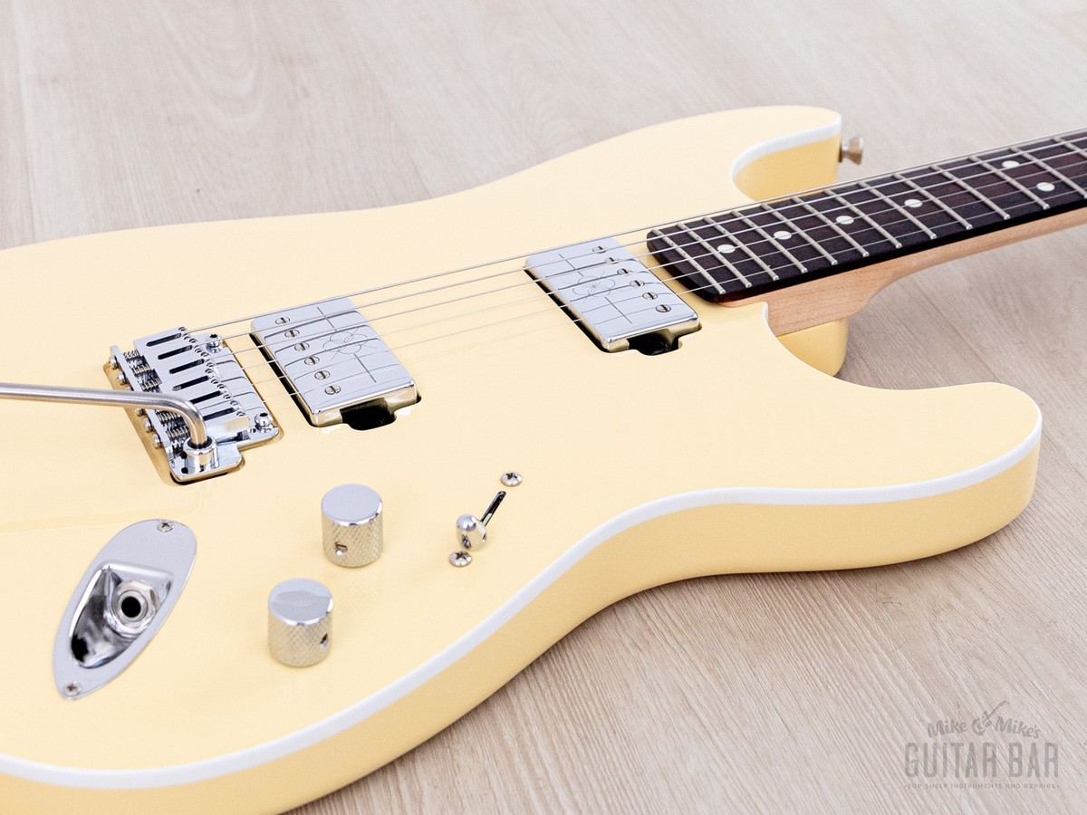 2022 Mami Signature Stratocaster HH Omochi Vintage White, Near