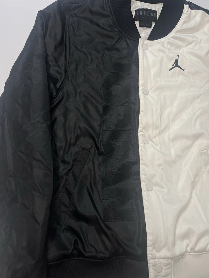 Jaqueta bombardeiro Nike Legacy Jordan 11 Concord preta branca tamanho médio - Imagem 3 de 4