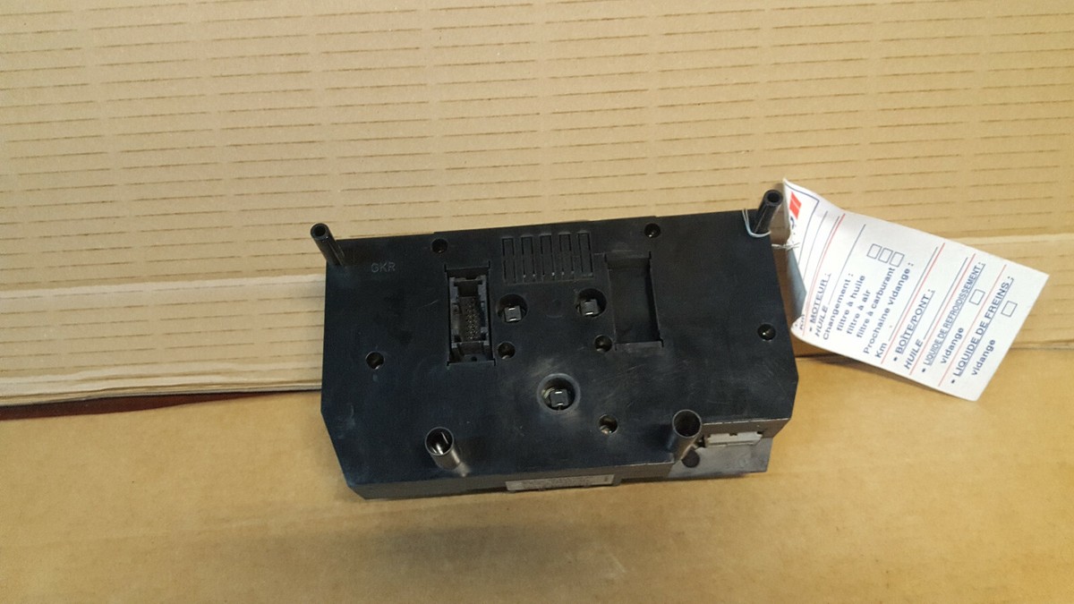 Attache ceinture AR D Renault Clio 4 878167711R - Pièce neuve et d'origine Attache ceinture AR D Renault Clio 4 878167711R - Pièce neuve et d'origine