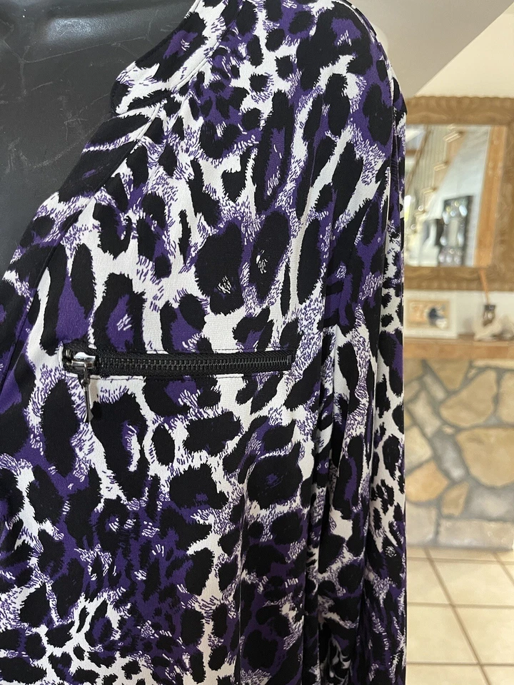 Blusa Jaclyn Smith Talla XXL Visit Pretty Woman estampado animal Foto 3 de 4