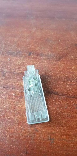 BMW E65 730D 06 RHD / HANDSCHUHFACHBELEUCHTUNG / 6961999