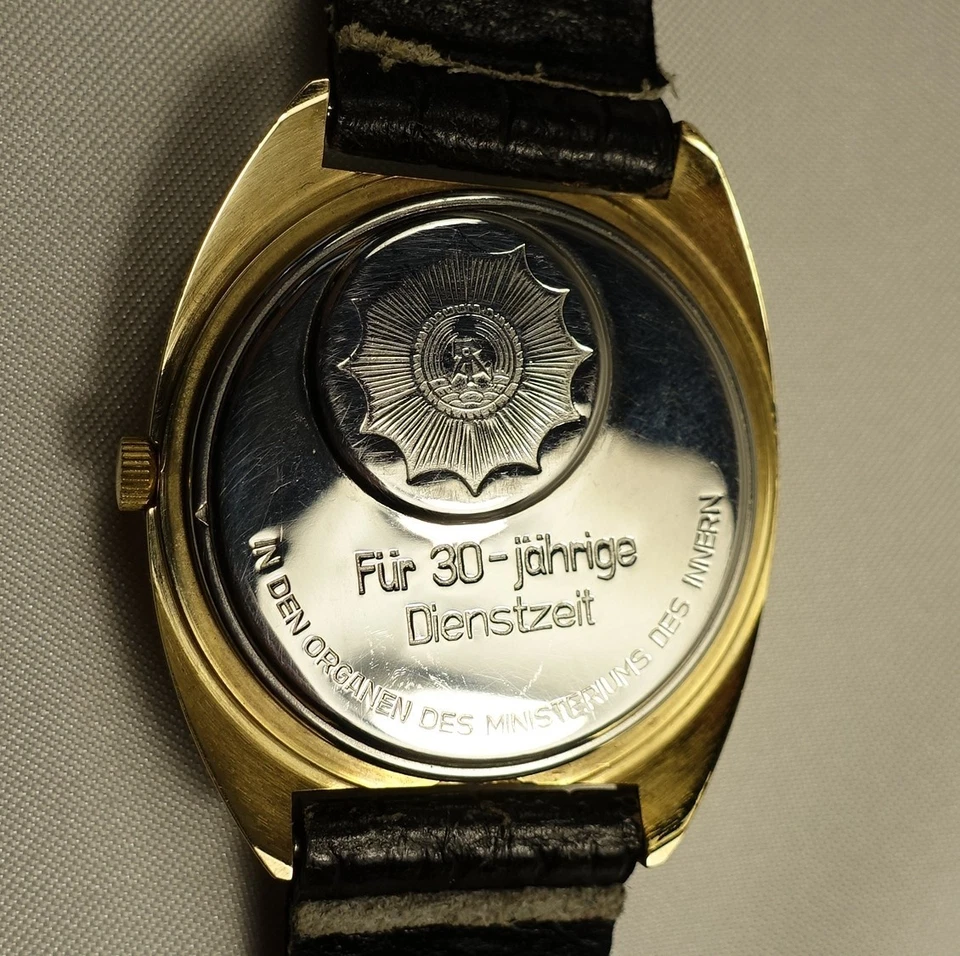 Ruhla Herrenuhr MdI 30 jährige Dienstzeit Ehrengeschenk Quarz Uhr / ev 699(1) - Bild 4 von 4