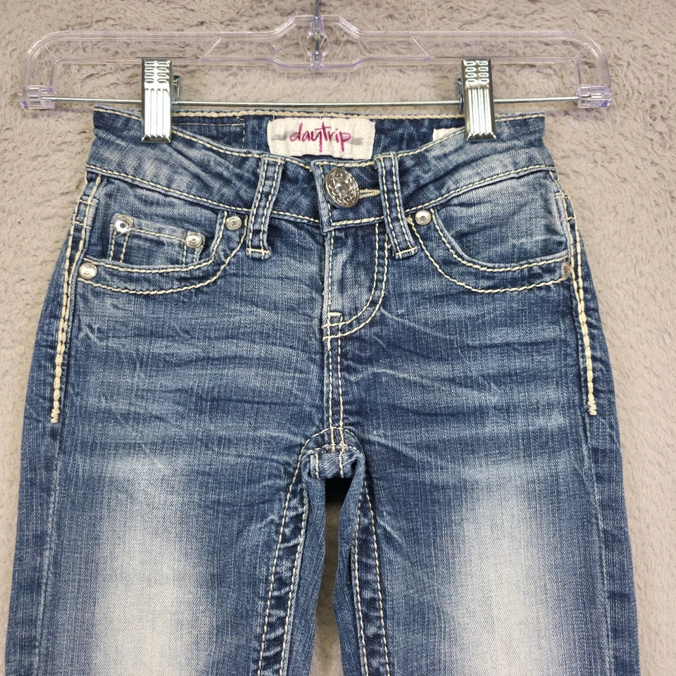 Jeans Daytrip Niñas 8 Azul Pierna Ajustada Lavado Medio Denim Bling Bolsillos Elásticos Foto 3 de 4