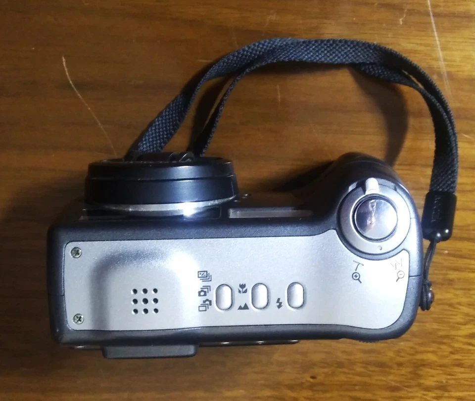 Kodak EasyShare DX7630 Digital Camera + Dock 6000 +Cables +Carry Case +Charger - Image 4 of 4