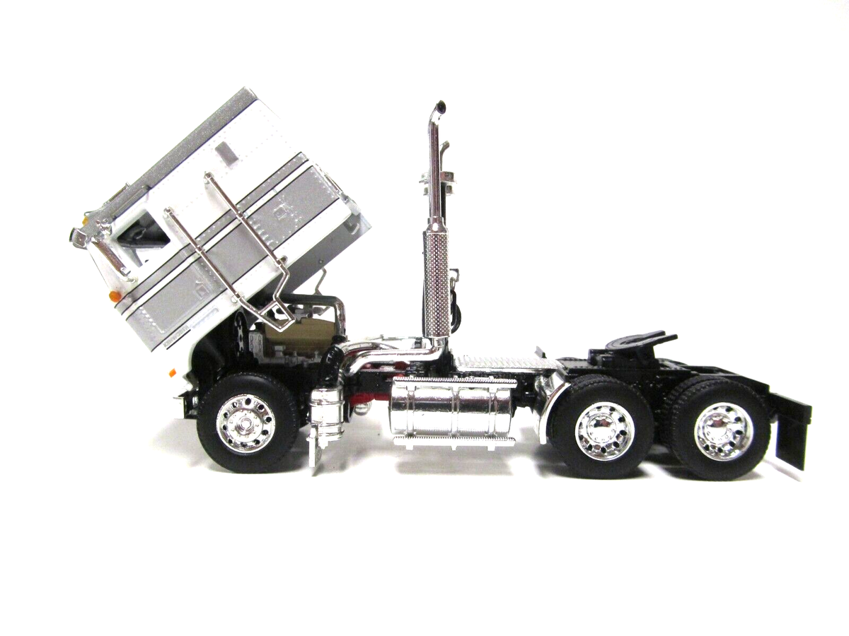 DCP / FIRST GEAR 1/64 SCALE KENWORTH K-100 FLAT TOP, WHITE DCP / FIRST GEAR 1/64 SCALE KENWORTH K-100 FLAT TOP, WHITE