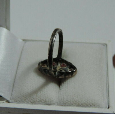 Anello Vittoriano In Argento 925 Con Granato Allungato E Marcasiti
